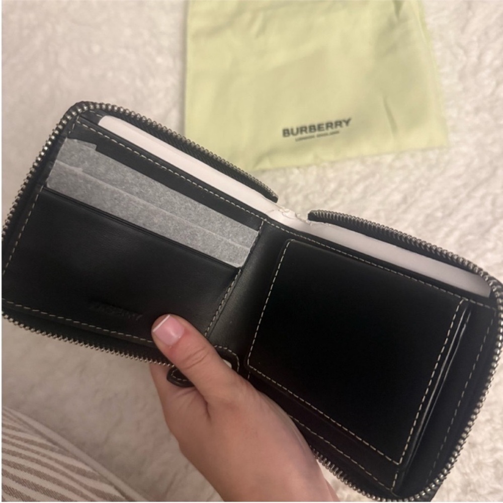 Burberry Checkered zip up wallet - Picture 2 of 4